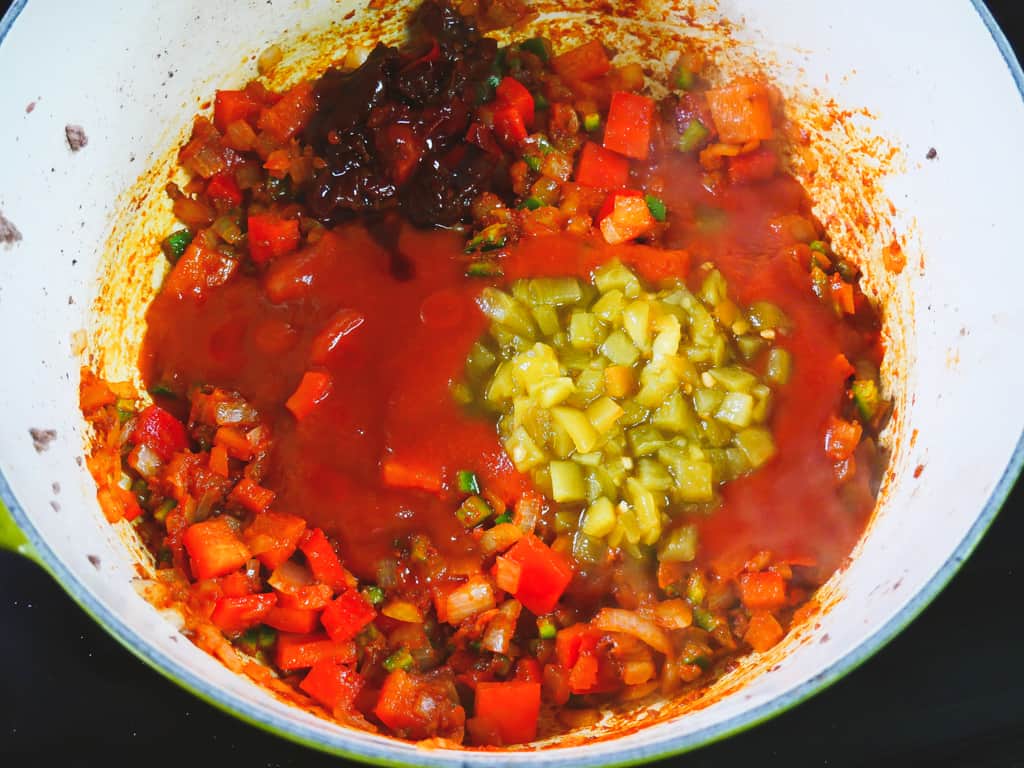 Smoky Bison Chili-tomato sauce and green chiles