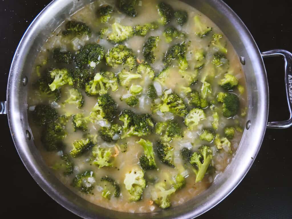 Cheesy Chicken Broccoli Soup